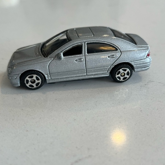 4/20$ Diecast Car MotorMax #6066 C-320 MERCEDES-BENZ CLASSE C 1/64 argent - Picture 3 of 5